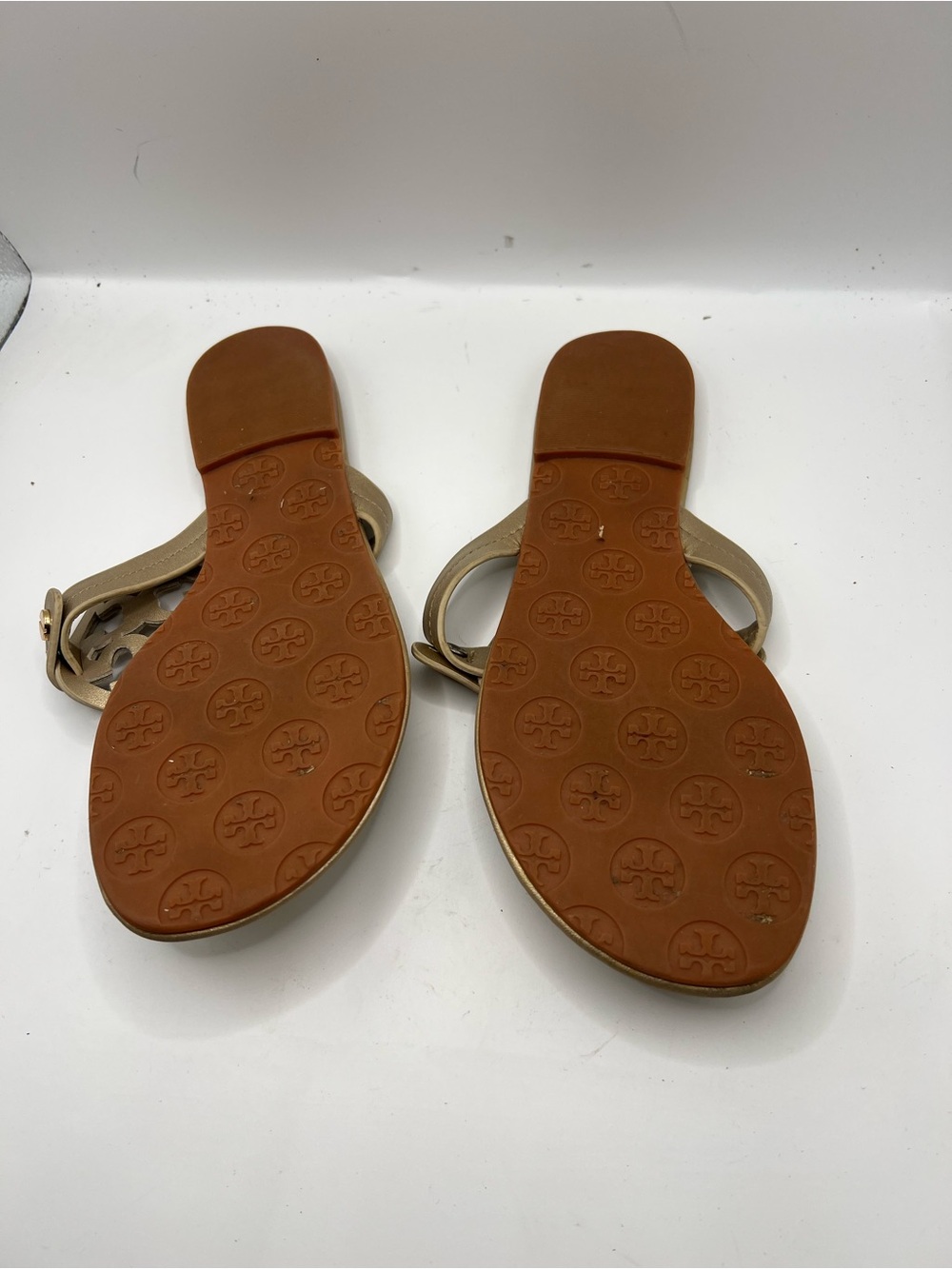 Tory Burch Metallic Gold Logo Thong Sandals - Picture 5 of 5